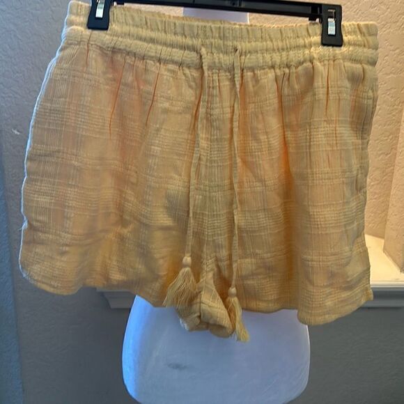 L Space Womens Large Pull On Elastic Waist Shorts Yellow Textured Tassels NWT - Picture 1 of 6